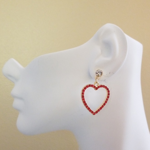 Red Heart ❤ Dangle Earrings - Picture 1 of 3